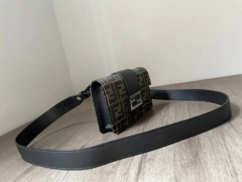 Fendi crossbody bags with a detachable coin purse for added functionality and convenienceWF -  Fendi Bag - 011