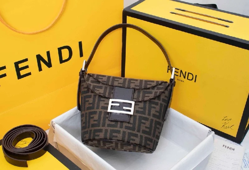 Fendi tote bags with a double - zip closure for enhanced securityEN   Designer bags by Fendi 024