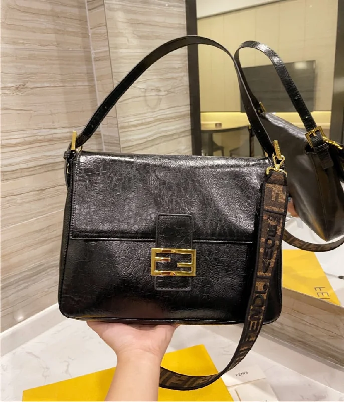 Fendi backpacks with a built - in lock for added securityBlack leather woman Fendi handbag