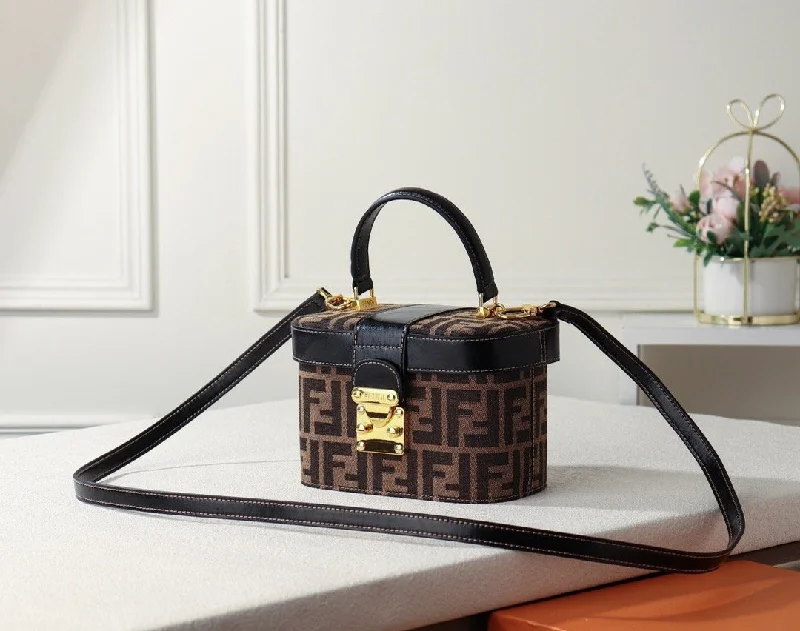 Fendi bags with a detachable makeup pouch inside for beauty - conscious usersEN   Designer bags by Fendi 073