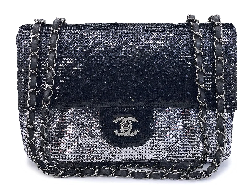 Chanel Quilted Leather Shoulder Bag for FashionistasChanel 2015 Black Silver Quilted Sequin Medium Classic Flap Bag 04R