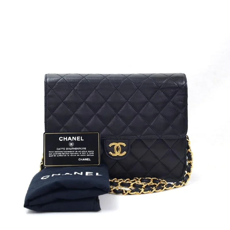 Chanel bags with the perfect balance of luxury and functionalitySingle Flap Shoulder Bag