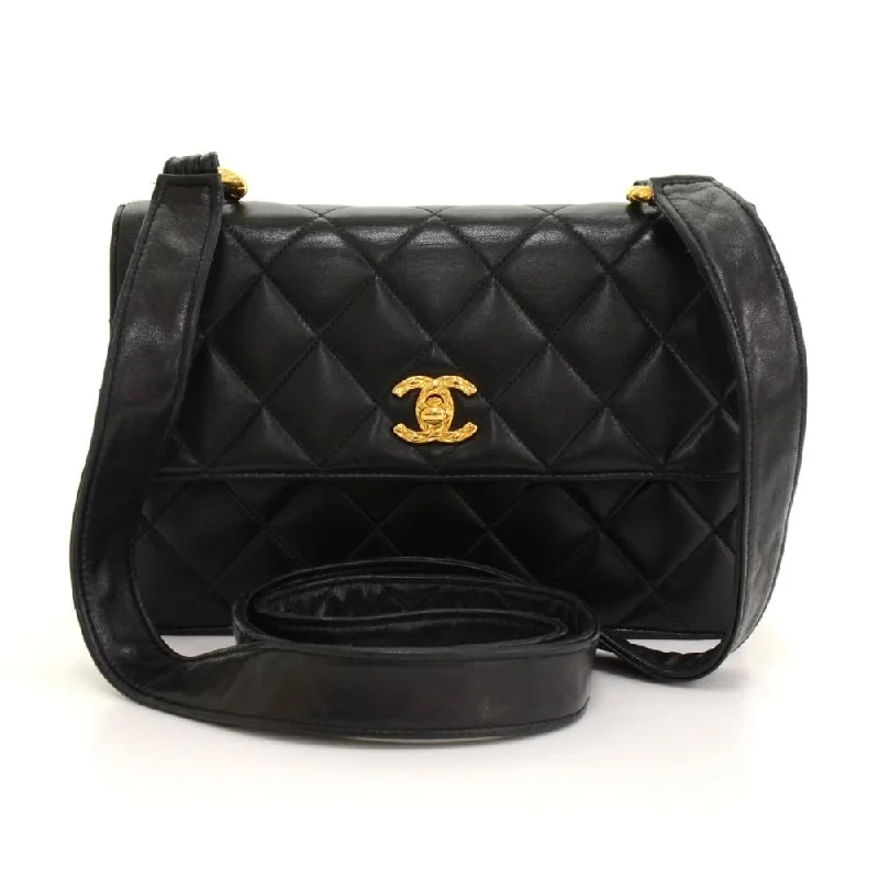 Chanel bags for the minimalist fashionQuilted Lambskin Leather Bag