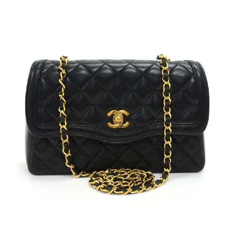 Chanel bags for the minimalist fashionQuilted Lambskin Leather Bag