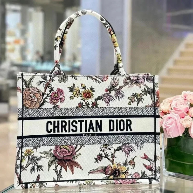 Christian Dior handbags with a removable shoulder strap for versatilityChristian Dior  Bags - 3490