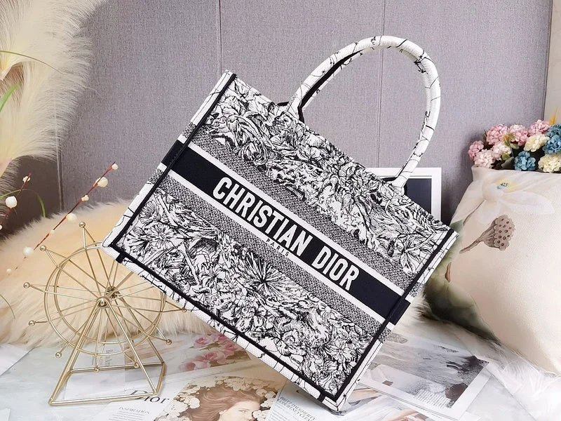 Fashion - forward Christian Dior tote bags for the modern womanChristian Dior  Bags - 3563