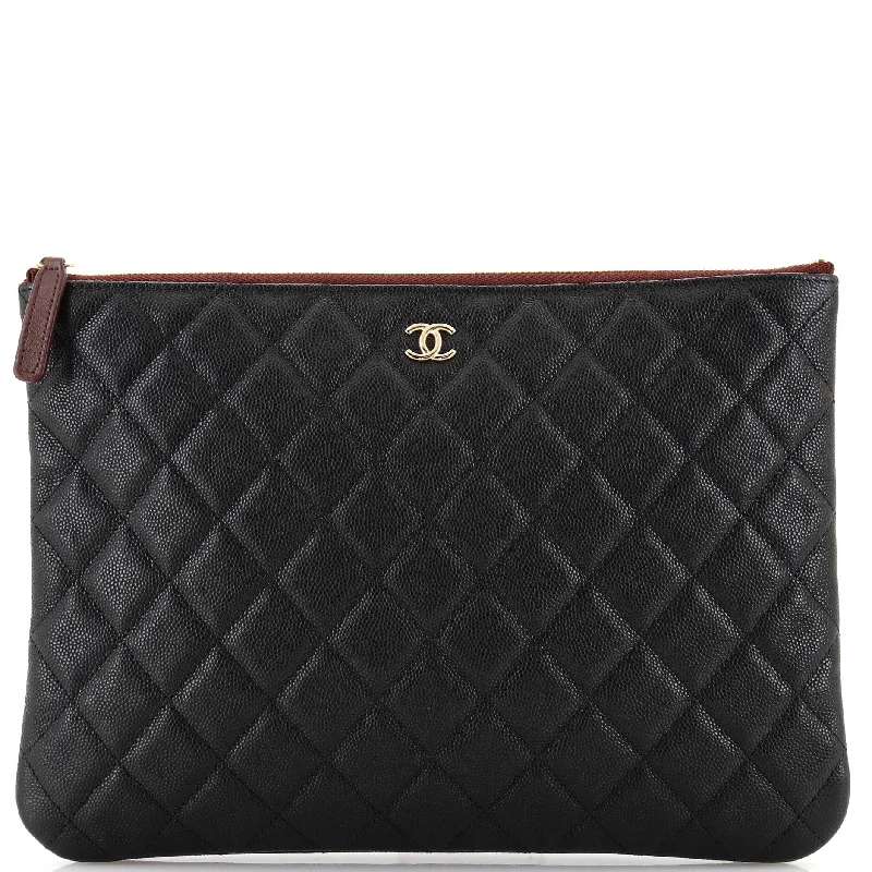 Water-resistant travel backpacksO Case Clutch Quilted Caviar Medium