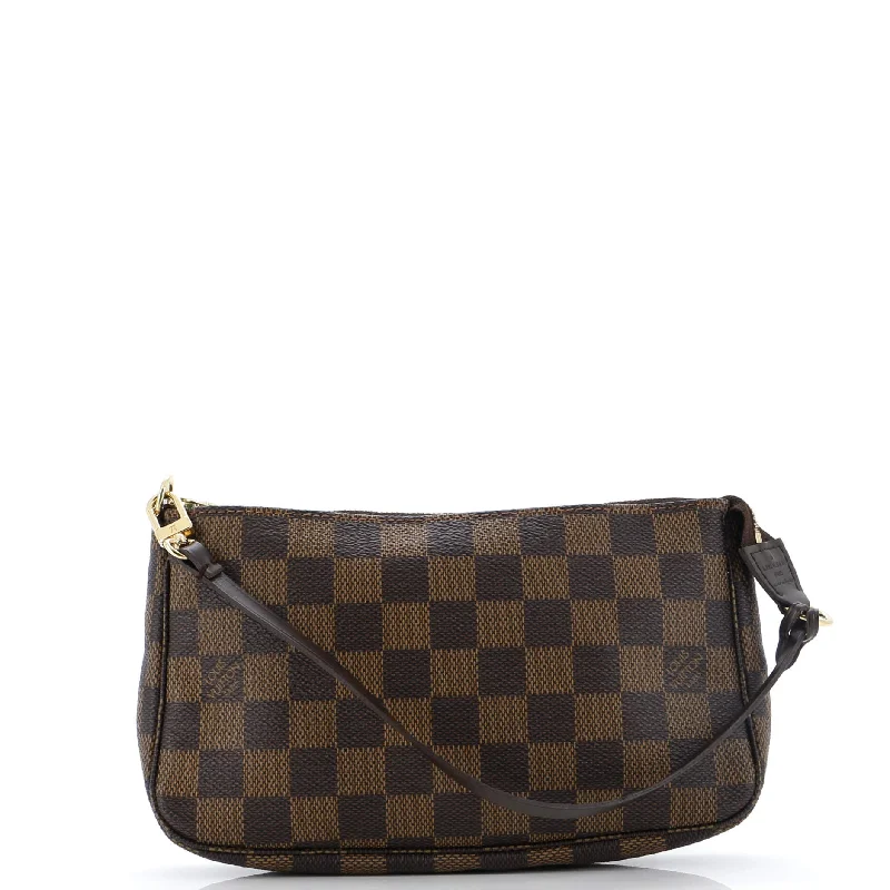 Trendy bucket bags for summerPochette Accessoires Damier